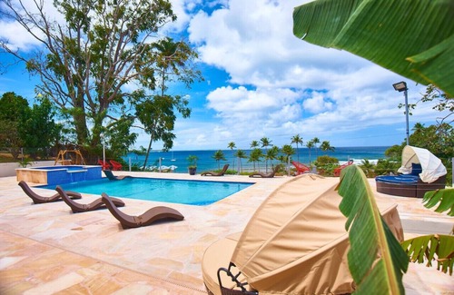 Black Rock Villa | Stunning Surfers Paradise Villa - Beachfront for 24 Guests