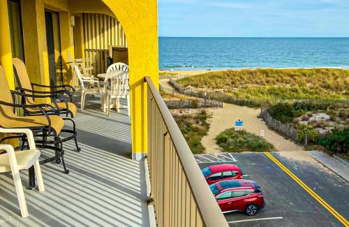 Midtown Ocean City Apartment | Enjoy Oceanfront Bliss at Surfs Edge 400 Hotel