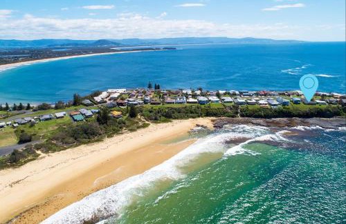 Culburra Beach House | Prime Surfside Hotel Steps from the Beach, 4-Star Rated