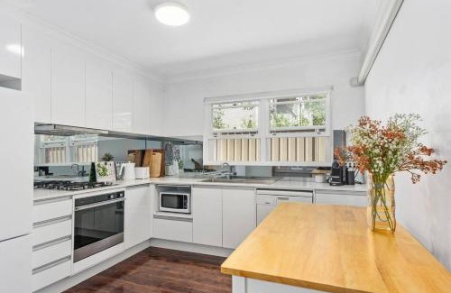 North Wollongong Apartment | Inviting Surfside Escape: Experience Local Life at North Beach