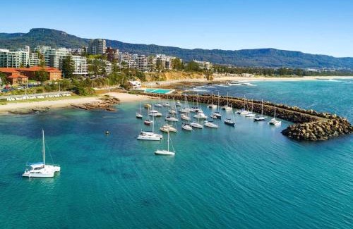 North Wollongong Apartment | Inviting Surfside Escape: Experience Local Life at North Beach