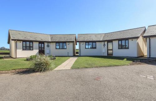 Longrock House | Ideal Surfside Retreat: 4-Star, Pet & Child Friendly