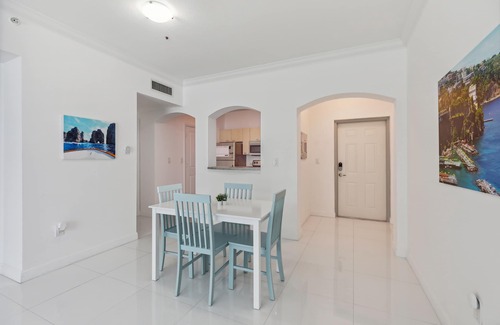 Surfside Apartment | Surfside Retreat: Ultimate 1BR Work-From-Home Getaway