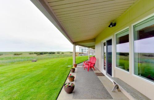 Gearhart Apartment | Beachside Bliss at Surfside | Suite on the Sea