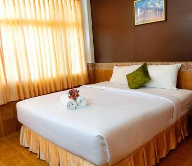 Chumphon Hotel | Discover Suriwong Chumphon Hotel: Budget-Friendly Stay