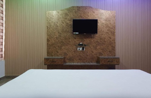 Bara Banki Hotel | Top-Rated Surja Guest House with Marriage Lawn & Kitchen