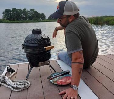 Oud Ade Boat Rental | Charming Surla Houseboat "Copes Club" on Westeinderplassen