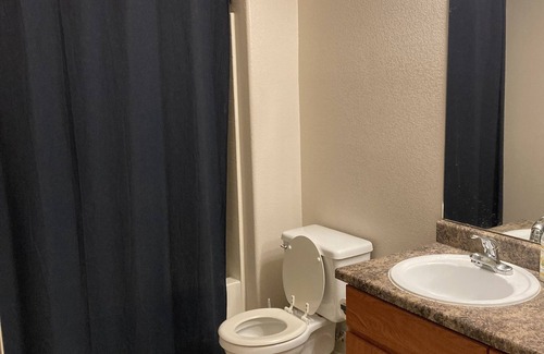 Coyote Lakes Apartment | Family-Friendly Getaway at Surprise in Surprise Hotel