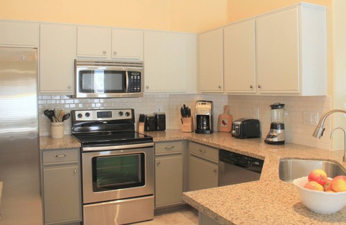 Summerfield House | Idyllic Retreat with Heated Pool, Hot Tub & Golf Cart Access