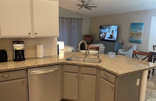 Summerfield House | Idyllic Retreat with Heated Pool, Hot Tub & Golf Cart Access