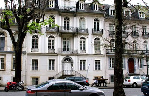 Bagneres-de-Luchon Apartment | Inviting T2 Apartment with Heated Pool & Scenic Lake View