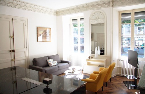 Bagneres-de-Luchon Apartment | Inviting T2 Apartment with Heated Pool & Scenic Lake View