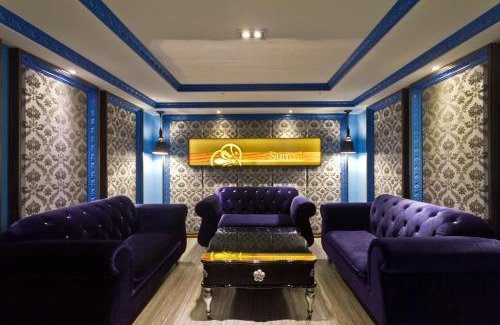 Xinzhuang Hotel | Budget-Friendly Surreal Motel with Breakfast & Child Care