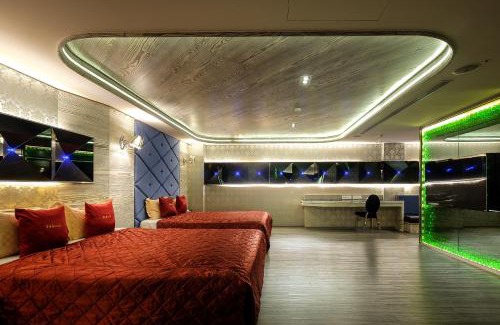 Xinzhuang Hotel | Budget-Friendly Surreal Motel with Breakfast & Child Care