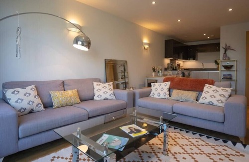Chilworth Apartment | Surrey Hills Escape: Riverside Walks and Quick Links