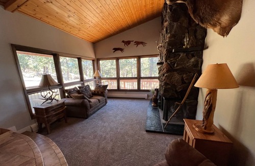 Green Valley House | Surround yourself with fresh mountain air while deer graze in your front yard!