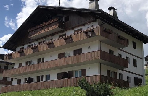 Cortina d'Ampezzo Apartment | Panoramic Retreat in Cortina with Pet-Friendly Amenities