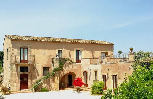 Syracuse House | Discover Sicily: Citrus Grove Retreat with Ocean View & Spa