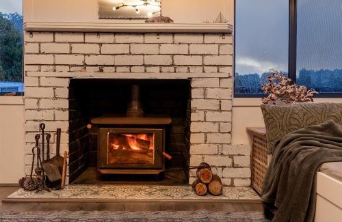 Surveyors Bay House | Surveyor's Cottage
