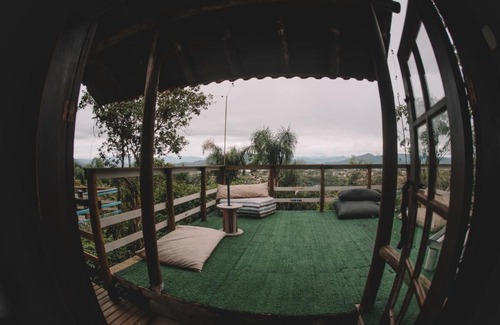 Praia do Rosa House | Discover Surya Inn: Pet-Friendly Oasis with Ocean Views