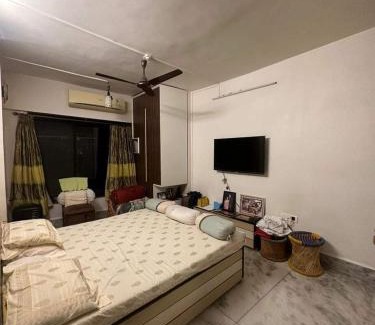 Khar Apartment | Family-Friendly Surya Kiran: Cozy 3BHK on Linking Road