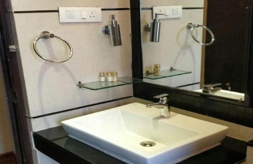 Kota Hotel | Inviting Surya Royal Hotel: Family-Friendly with Breakfast