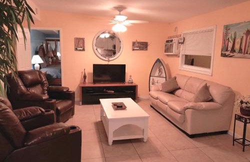 Greenacres Apartment | Experience Susan and Ledif's Tropical Hideaway with Ocean Views