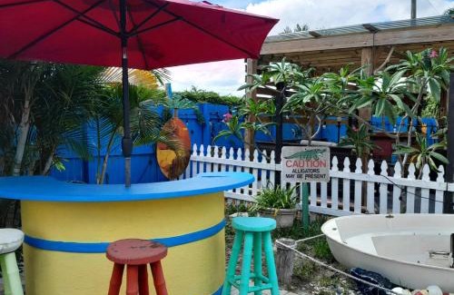 Greenacres Apartment | Experience Susan and Ledif's Tropical Hideaway with Ocean Views