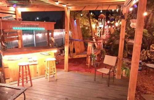 Greenacres Apartment | Experience Susan and Ledif's Tropical Hideaway with Ocean Views