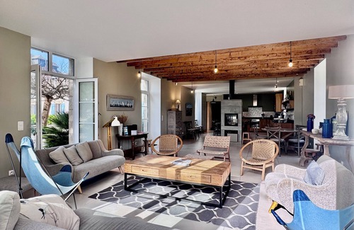 Sarzeau House | Ultimate Oceanfront Retreat - Suscinio Beach House for 16