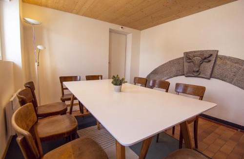 Hospental House | Pet-Friendly Sust Lodge am Gotthard with Breakfast Included