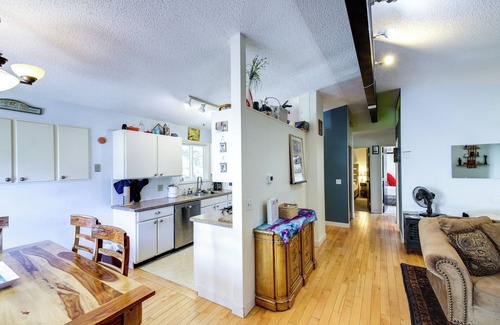 Upper Rattlesnake House | Top-Rated Rattlesnake Valley Retreat: Pet-Friendly Oasis