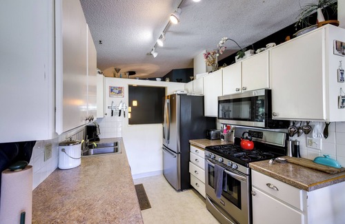 Upper Rattlesnake House | Top-Rated Rattlesnake Valley Retreat: Pet-Friendly Oasis
