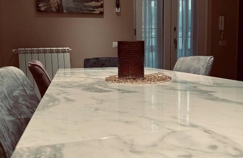 Mercogliano House | Indulge in Susy Apartment with Relaxing Jacuzzi Experience