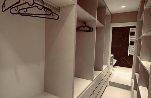 Mercogliano House | Indulge in Susy Apartment with Relaxing Jacuzzi Experience