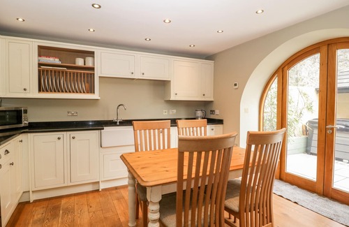 Weston-super-Mare Cottage | Discover Sutherland Barn: Pet-Friendly Cottage in Hutton