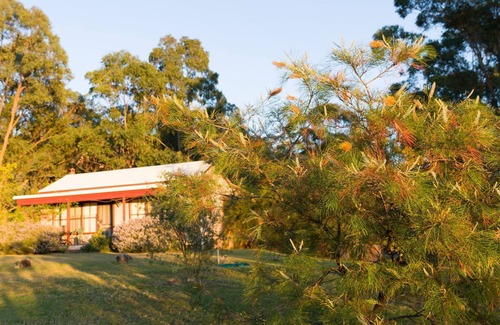 Pokolbin Cottage | Enchanting Sutherland Cottage: Vineyard Retreat for Families