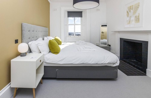 Isle of Lewis Cottage | Elegant Sutherland West - Ocean View Castle for 2 Guests