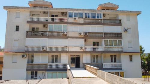 Sutomore Apartment | Family-Friendly Sutomore Apartment with Breakfast Included