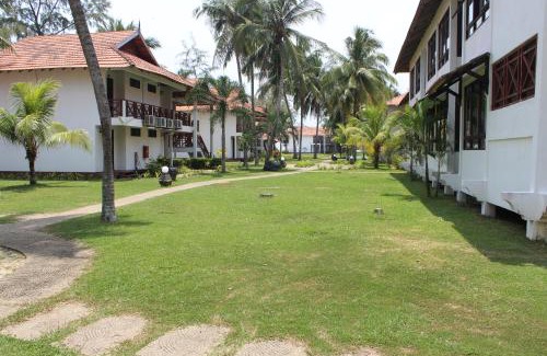Kampung Ru Tapai Resort | Relax at Sutra Beach Resort with Oceanfront Views