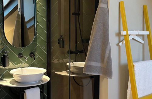 Braga Hotel | SUTRooms - Green Room by Quantique