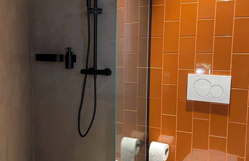 Braga Hotel | SUTRooms - Orange Room by Quantique