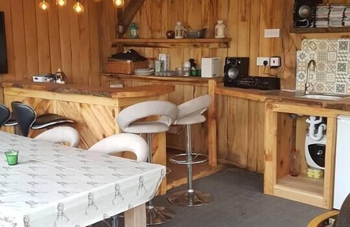 Hatherton House | Cozy 2-Bed Cabin in Sutton Coldfield with Spa & Hot Tub