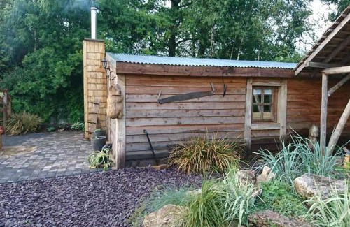 Hatherton House | Cozy 2-Bed Cabin in Sutton Coldfield - Pet and Child Friendly