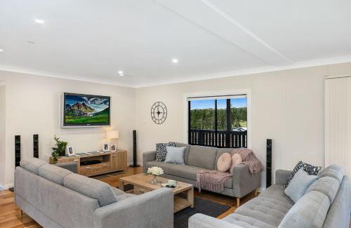Sutton Forest House | Relax at Sutton Forest Retreat: Family-Friendly Sophies Farmhouse
