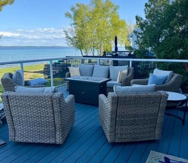 Suttons Bay House | Suttons Bay Sunshine