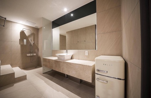 Guun-dong Hotel | Eco-Friendly Suwon Guundong Hotel with Family Amenities