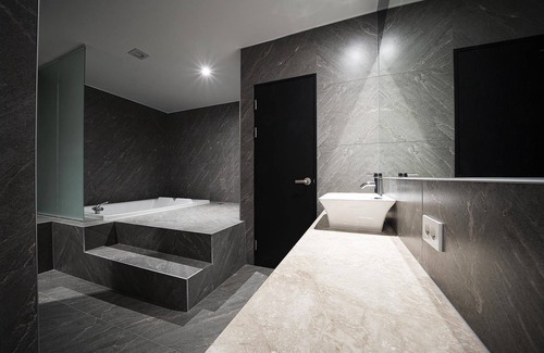 Guun-dong Hotel | Eco-Friendly Suwon Guundong Hotel with Family Amenities