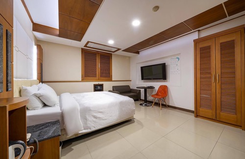 Guun-dong Hotel | Eco-Friendly Comfort at Suwon Guundong Neo Hotel