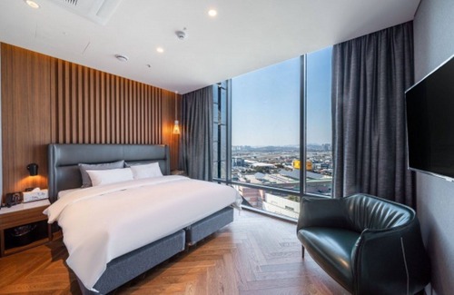 Guun-dong Hotel | Eco-Friendly Stay at Suwon Guundong Partyz with Breakfast